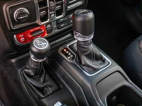 New 2025 Jeep Gladiator Mojave image 20