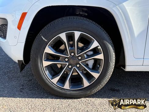 New 2025 Jeep Grand Cherokee Overland w/ Adv Protech Group III AWD/4WD image 10