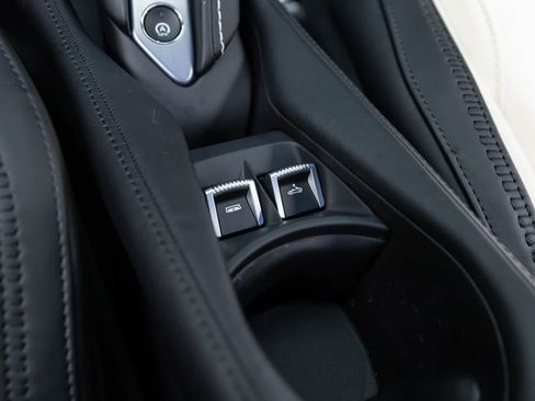 Used 2026 McLaren 750S Spider RWD image 30