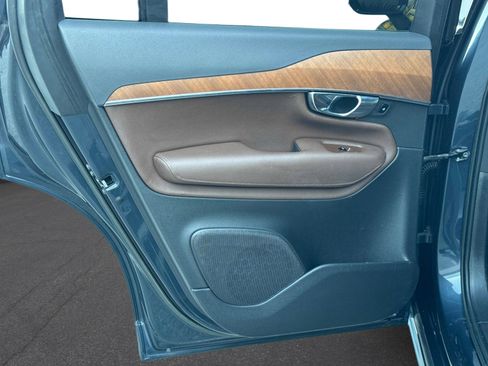 Used 2022 Volvo XC90 T6 Momentum image 13