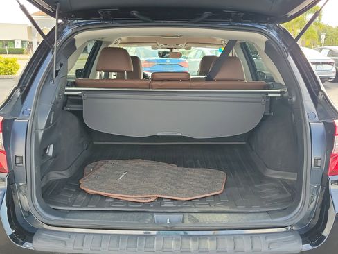 Used 2017 Subaru Outback 2.5i Touring AWD/4WD image 12