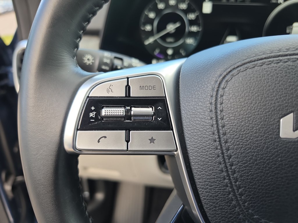 Used 2024 Kia Telluride SX w/ Towing Package FWD image 24