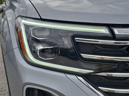 Used 2025 Volkswagen Atlas SE image 6