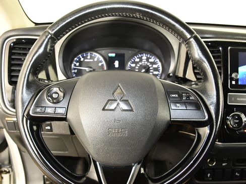 Used 2019 Mitsubishi Outlander SEL AWD/4WD image 19
