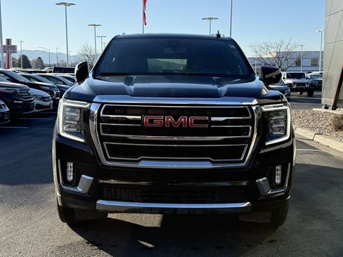 Used 2022 GMC Yukon XL SLT image 2