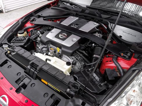 Used 2011 Nissan 370Z Coupe image 38