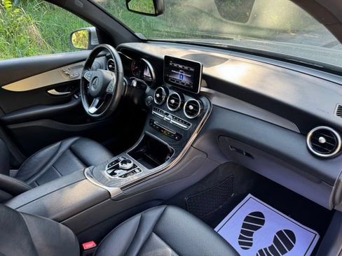Used 2019 Mercedes-Benz GLC 300 4MATIC image 19