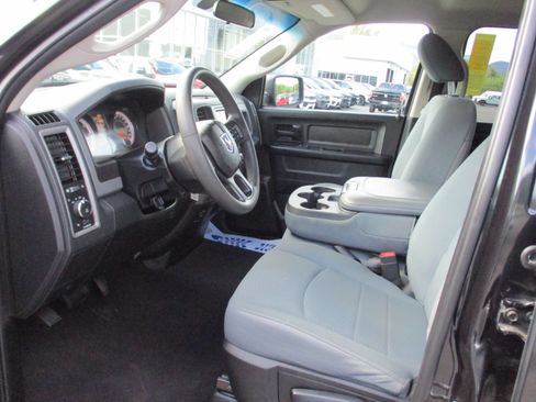 Used 2018 RAM 1500 Express w/ Black Ram 1500 Express Group AWD/4WD image 11