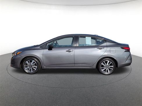 Used 2023 Nissan Versa SV image 8