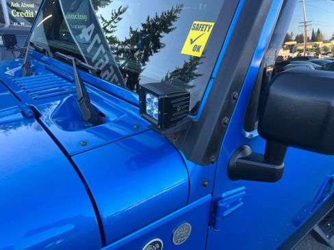 Used 2016 Jeep Wrangler Unlimited Sport w/ Connectivity Group AWD/4WD image 11