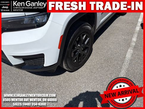 Used 2024 Jeep Grand Cherokee L Laredo AWD/4WD image 5