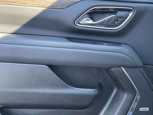 Used 2023 Chevrolet Suburban High Country w/ Advanced Technology Package image 18