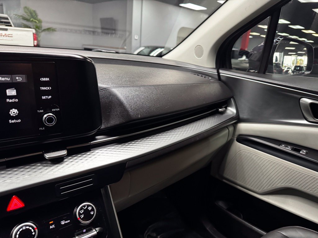 Used 2024 Kia Carnival LX FWD image 27