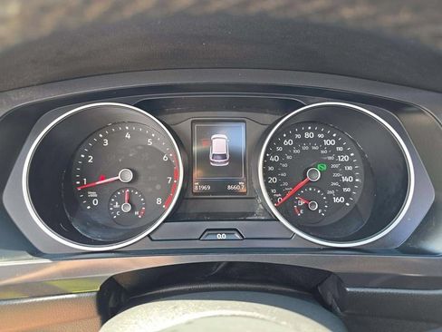 Used 2020 Volkswagen Tiguan SE AWD/4WD image 9