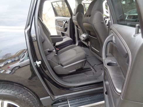 Used 2017 Chevrolet Traverse LT image 16