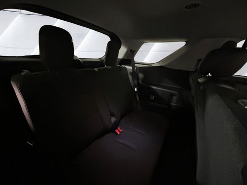 Used 2023 Ford Explorer XLT RWD image 16