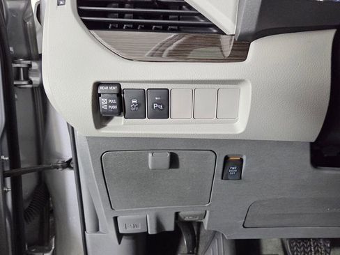 Used 2018 Toyota Sienna XLE w/ XLE Navigation Package image 18