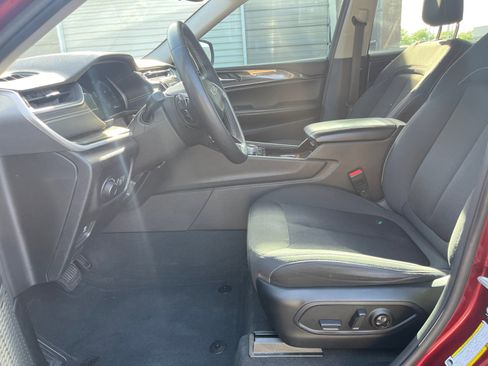 Used 2023 Jeep Grand Cherokee L Laredo AWD/4WD image 12