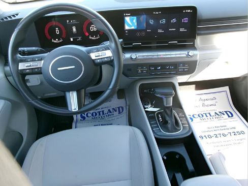 Used 2025 Hyundai Kona SEL FWD image 11