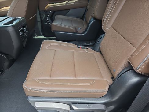 Used 2023 Chevrolet Tahoe High Country RWD image 15