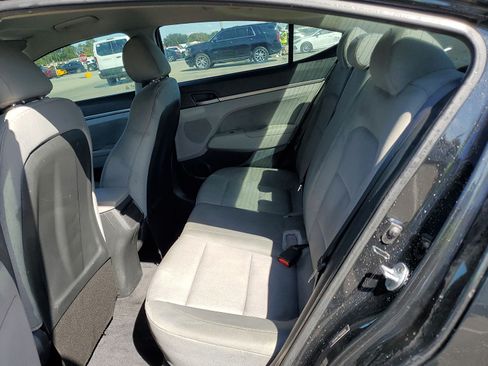 Used 2017 Hyundai Elantra SE FWD image 4