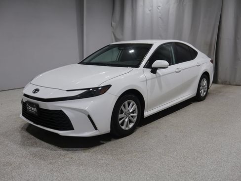 Used 2025 Toyota Camry LE FWD image 5