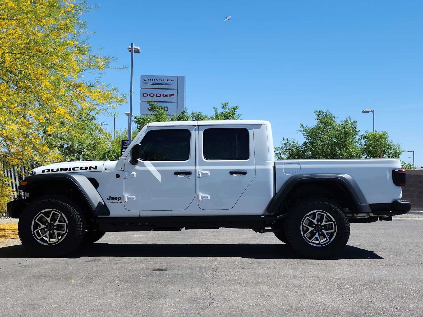 New 2026 Jeep Gladiator Rubicon w/ Steel Power Dome Hood Package AWD/4WD image 6