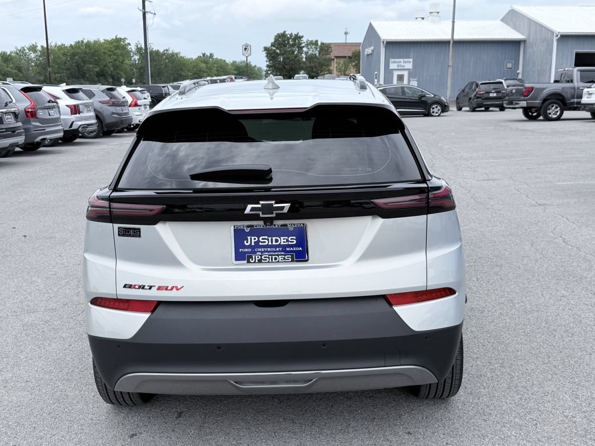Used 2023 Chevrolet Bolt EUV LT w/ Convenience Package FWD image 6