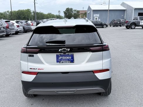 Used 2023 Chevrolet Bolt EUV LT w/ Convenience Package FWD image 6