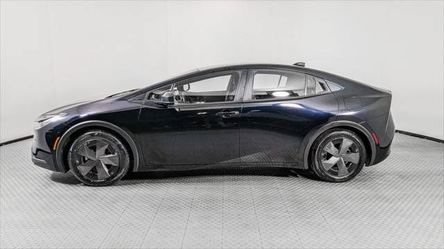 Used 2024 Toyota Prius LE FWD image 3