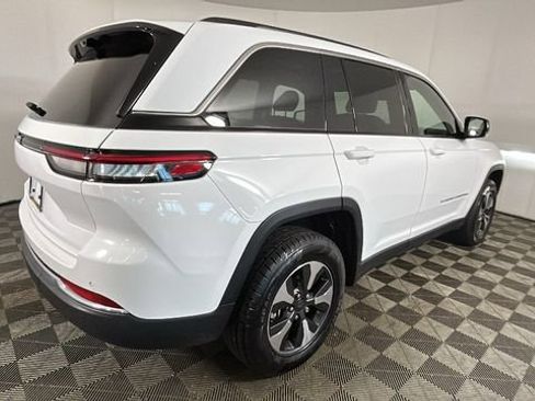 Used 2023 Jeep Grand Cherokee 4WD 4xe w/ Luxury Tech Group II image 3