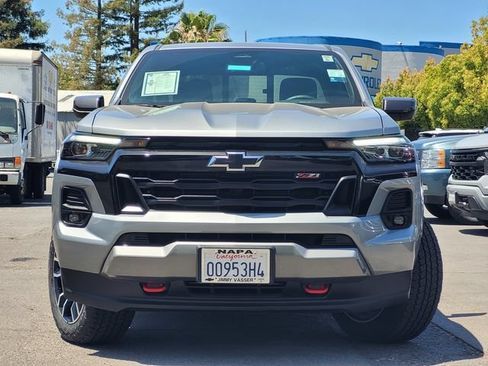 Used 2025 Chevrolet Colorado Z71 AWD/4WD image 3