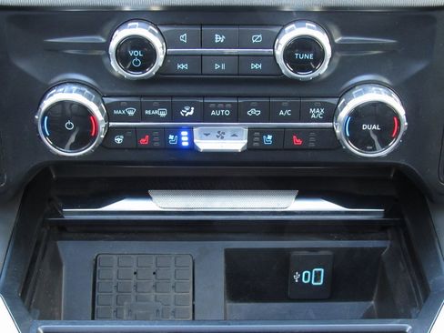 Used 2024 Ford F450 Platinum w/ Camper Package image 35