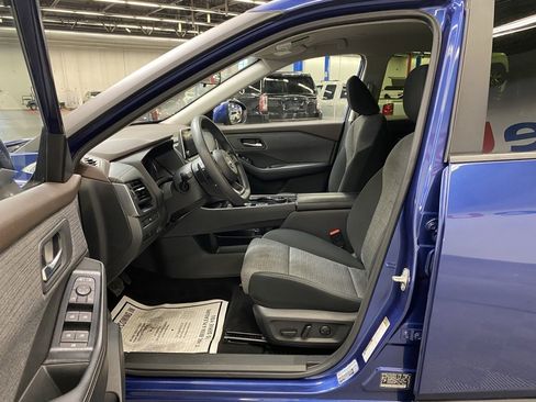 Used 2023 Nissan Rogue SV image 23