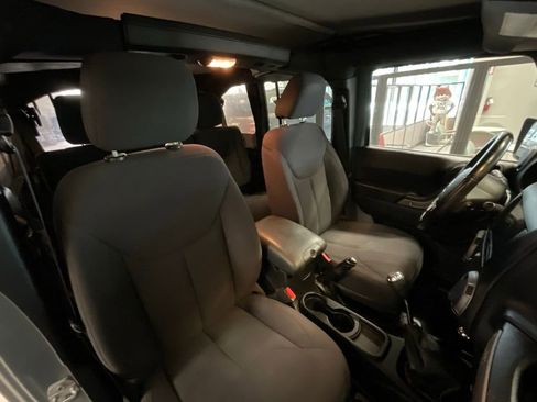 Used 2015 Jeep Wrangler Unlimited Sport w/ Quick Order Package 23S AWD/4WD image 21