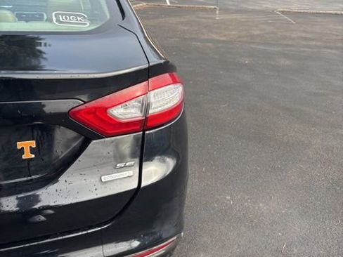 Used 2016 Ford Fusion SE w/ Equipment Group 202A image 6