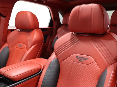 Used 2022 Bentley Bentayga AWD/4WD image 17
