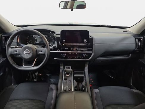 Used 2025 Nissan Pathfinder SV AWD/4WD image 10