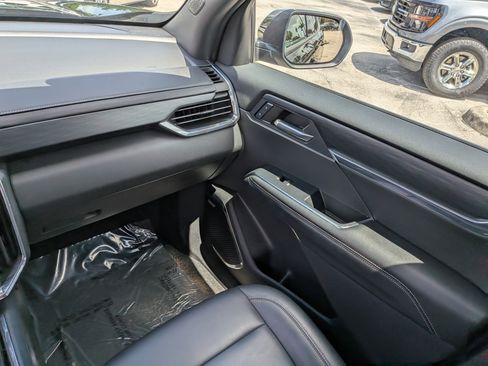 Used 2024 GMC Acadia Elevation FWD image 19