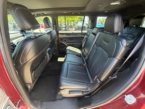 Certified 2024 Jeep Grand Cherokee L Limited w/ Luxury Tech Group II AWD/4WD image 19