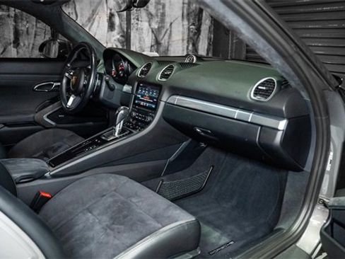 Used 2018 Porsche 718 Cayman GTS image 13