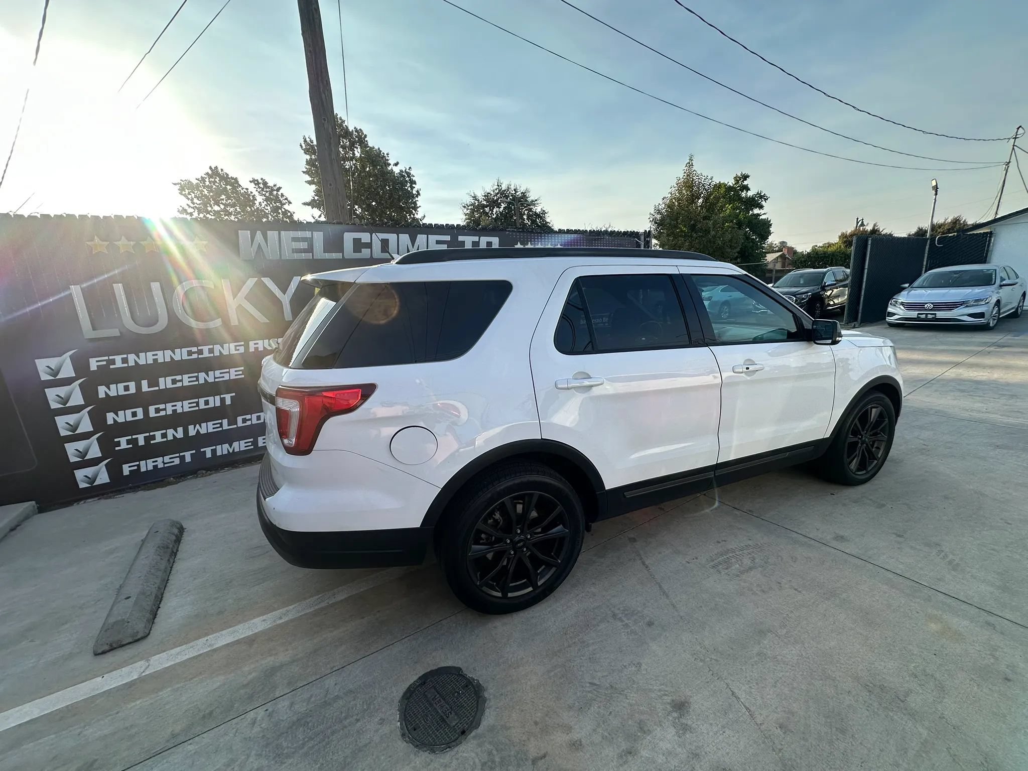 Used 2018 Ford Explorer XLT w/ Equipment Group 202A FWD image 5