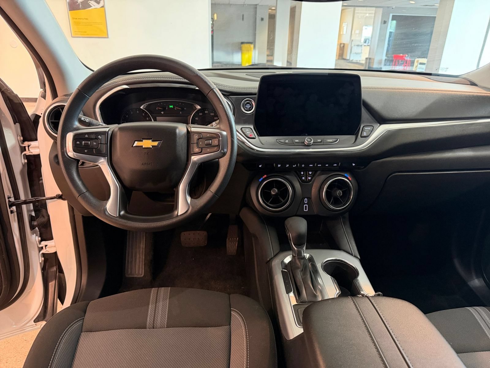 Used 2025 Chevrolet Blazer LT FWD image 33