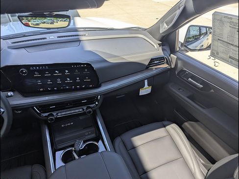 New 2026 Chevrolet Suburban Z71 w/ Z71 Off-Road Package AWD/4WD image 23