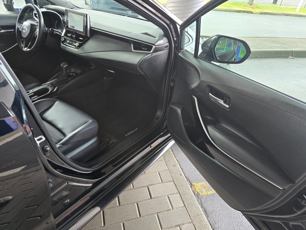 Used 2024 Toyota Corolla XSE FWD image 12