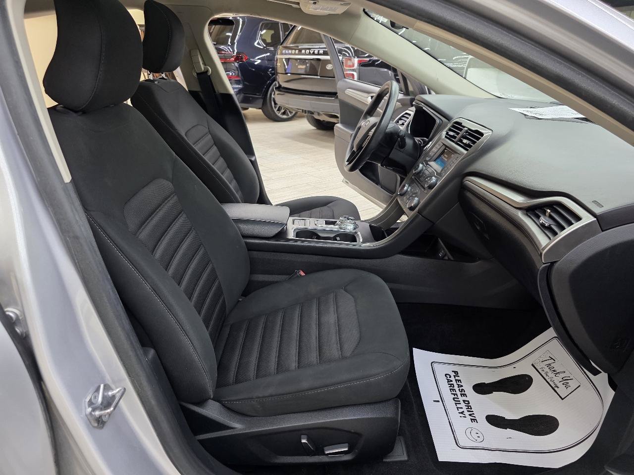 Used 2018 Ford Fusion SE FWD image 18