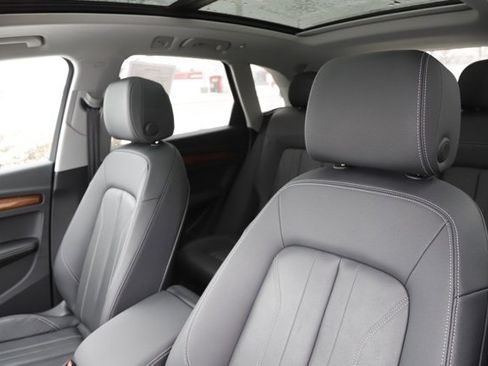 Used 2022 Audi Q5 2.0T Premium Plus w/ Premium Plus Package image 16