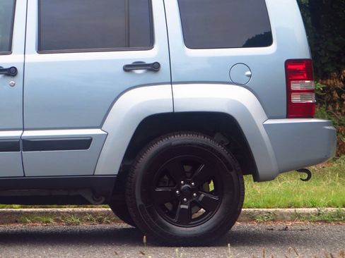 Used 2012 Jeep Liberty Arctic AWD/4WD image 30