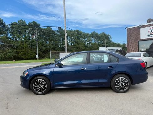 Used 2012 Volkswagen Jetta SE FWD image 2