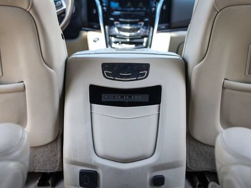 Used 2017 Cadillac Escalade Luxury AWD/4WD image 41